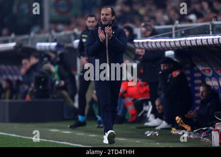 Genua, Italien. Dezember 2023. Alberto Gilardino, Cheftrainer des Genua CFC Gesten während des Fußballspiels der Serie A zwischen Genua FC und Juventus FC im Stadio Luigi Ferraris am 15. Dezember 2023 in Genova, Italien. Quelle: Marco Canoniero/Alamy Live News Stockfoto