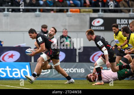 London, England am 16. Dezember 2023. *** Beim Europapokal der Rugby Champions zwischen Saracens und Connaght im StoneX Stadium in London, England am 16. Dezember 2023. Foto von Phil Hutchinson. Nur redaktionelle Verwendung, Lizenz für kommerzielle Nutzung erforderlich. Keine Verwendung bei Wetten, Spielen oder Publikationen eines einzelnen Clubs/einer Liga/eines Spielers. Quelle: UK Sports Pics Ltd/Alamy Live News Stockfoto