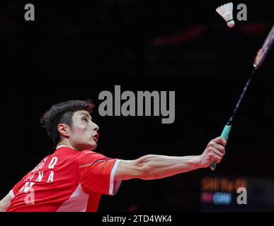 (231216) -- HANGZHOU, 16. Dezember 2023 (Xinhua) -- Shi Yuqi tritt im Halbfinale der Männer zwischen Shi Yuqi aus China und Jonatan Christie aus Indonesien an den BWF World Tour Finals 2023 in Hangzhou aus der ostchinesischen Provinz Zhejiang am 16. Dezember 2023 an. (Xinhua/Sun Fei) Stockfoto