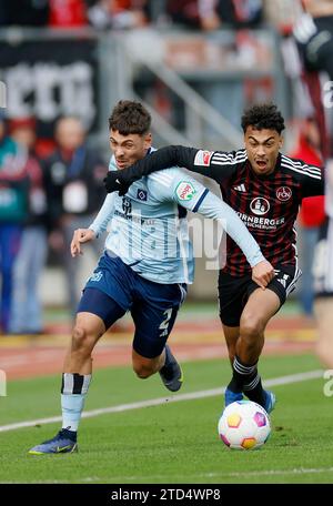 Bild: William Mikelbrencis (Hamburger SV, 2) (l-r). 16.12.2023, Fußball ...