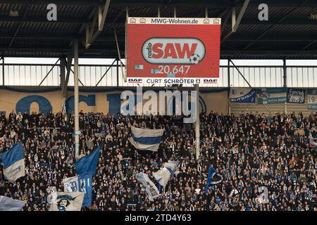 16. Dezember 2023, Sachsen-Anhalt, Magdeburg: Fußball: Bundesliga 2, 1. FC Magdeburg - Fortuna Düsseldorf, Spieltag 17, MDCC-Arena. Ansicht der Anzeigetafel mit der offiziellen Publikumsnummer 20647. Foto: Swen Pförtner/dpa - WICHTIGER HINWEIS: Gemäß den Vorschriften der DFL Deutschen Fußball-Liga und des DFB Deutschen Fußball-Bundes ist es verboten, im Stadion und/oder im Spiel aufgenommene Fotografien in Form von sequenziellen Bildern und/oder videoähnlichen Fotoserien zu verwenden oder zu verwenden. Stockfoto