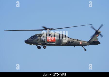 ISTANBUL, TURKIYE - 30. APRIL 2023: Türkische Jandarma-Truppe Sikorsky S-70 wird auf dem Flughafen Istanbul Atatürk während des Teknofestes Istanbul gezeigt Stockfoto