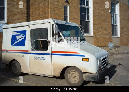 Ein Postwagen des Grumman LLV US Postal Service, der bei der Post von Caro Michigan geparkt wurde Stockfoto