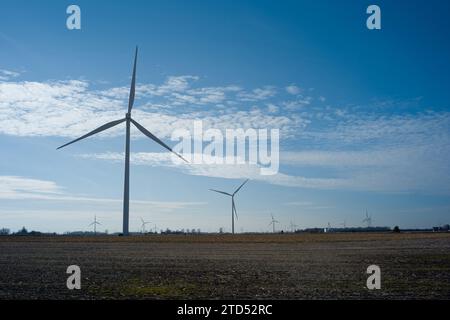 Windturbinen in einem Windpark in Michigans Daumengebiet, Tuscola County Stockfoto