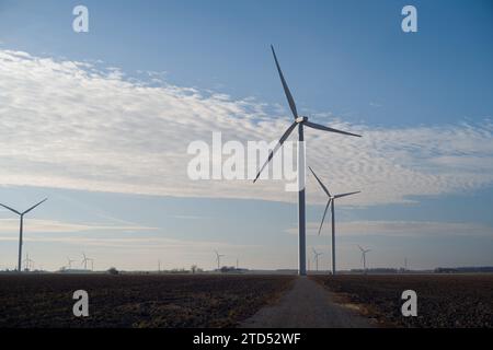 Windturbinen in einem Windpark in Michigans Daumengebiet, Tuscola County Stockfoto