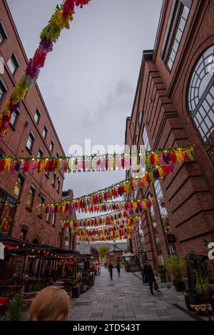 Oslo, Norwegen - 13. Oktober 2021: Blick auf das Holmens Gate bei Aker Brygge. Stockfoto