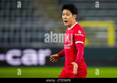 BRÜSSEL, BELGIEN - 14. DEZEMBER: Wataru Endo aus Liverpool reagiert während des Gruppenspiels der UEFA Europa League zwischen Royale Union Saint-Gilloise und Liverpool FC im RSC Anderlecht Stadium am 14. Dezember 2023 in Brüssel. (Foto: Agentur Rene Nijhuis/BSR) Stockfoto