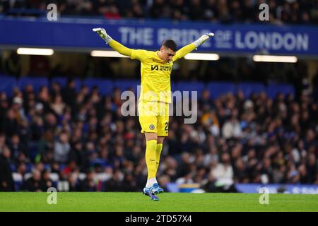 16. Dezember 2023; Stamford Bridge, Chelsea, London, England: Premier League Football, Chelsea gegen Sheffield United; Torhüter Djordje Petrovic aus Chelsea dehnt sich während einer Spielpause aus Stockfoto