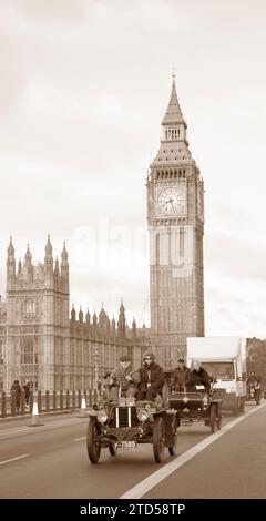 Sepia Tone Teilnehmer 277 1904 Star auf der Westminster Bridge London nach Brighton Veteran Car Run Stockfoto