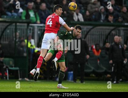 Ryan Hardie #9 von Plymouth Argyle Schlachten in der Luft während des Sky Bet Championship Matches Plymouth Argyle vs Rotherham United in Home Park, Plymouth, Vereinigtes Königreich, 16. Dezember 2023 (Foto: Stan Kasala/News Images) in , am 16.12.2023. (Foto: Stan Kasala/News Images/SIPA USA) Stockfoto