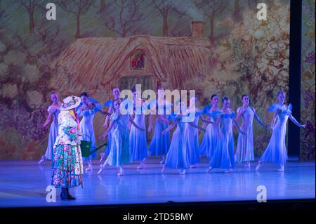 Eine Ballettaufführung der Schneekönigin (Snedronningen) fand im Tivoli Concert Hall (Koncertsalen) in Tivoli Gardens während des Julemark, (C Stockfoto