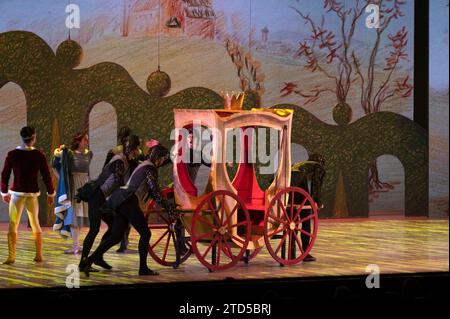 Eine Ballettaufführung der Schneekönigin (Snedronningen) fand im Tivoli Concert Hall (Koncertsalen) in Tivoli Gardens während der Julemark statt (C Stockfoto