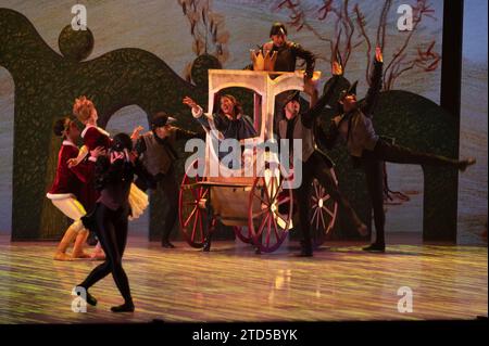 Eine Ballettaufführung der Schneekönigin (Snedronningen) fand im Tivoli Concert Hall (Koncertsalen) in Tivoli Gardens während der Julemark statt (C Stockfoto