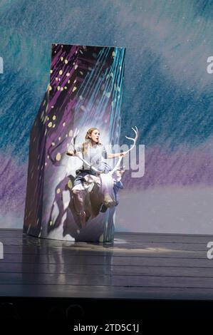 Eine Ballettaufführung der Schneekönigin (Snedronningen) fand im Tivoli Concert Hall (Koncertsalen) in Tivoli Gardens während der Julemark statt (C Stockfoto