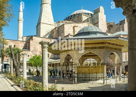 Brunnen für rituelle Waschungen vor der Hagia Sophia, Istanbul, Türkei, 08. Oktober 2013 Stockfoto
