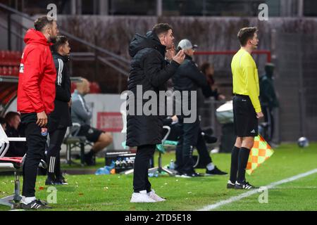 Marc Unterberger (SpVgg Unterhaching, Trainer), SpVgg Unterhaching vs. SC Preussen Münster, Fussball, 3. Liga, 19. Spieltag, Saison 23/24, 16.12.2023, DFL-VORSCHRIFTEN VERBIETEN JEDE VERWENDUNG VON FOTOGRAFIEN ALS BILDSEQUENZEN, Foto: Eibner-Pressefoto/Jenni Maul Stockfoto