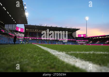 Burnley, Großbritannien. Dezember 2023. Allgemeiner Blick auf das Stadion vor dem Premier League-Spiel in Turf Moor, Burnley. Der Bildnachweis sollte lauten: Jessica Hornby/Sportimage Credit: Sportimage Ltd/Alamy Live News Stockfoto