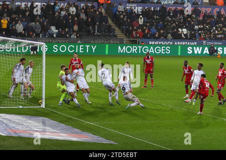 Swansea, Wales, Großbritannien. Dezember 2023. Samuel Silvera aus Middlesbrough (18) erzielt seinen Teams das 2. Tor. EFL Skybet-Meisterschaftsspiel, Swansea City gegen Middlesbrough im Stadion Swansea.com in Swansea, Wales am Samstag, den 16. Dezember 2023. Dieses Bild darf nur für redaktionelle Zwecke verwendet werden. Nur redaktionelle Verwendung, Bild von Andrew Orchard/Andrew Orchard Sportfotografie/Alamy Live News Stockfoto