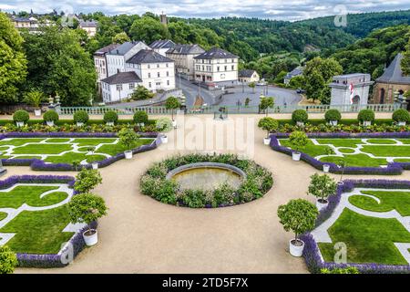 WEILBURG, DEUTSCHLAND - 28.06.2023 - öffentlicher Park vom Schloss in Weilburg hessen deutschland Stockfoto