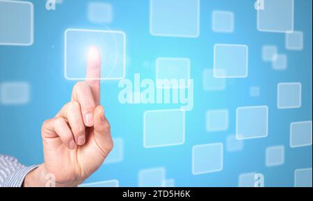Der Finger zeigt auf ein Objekt im Cyberspace. Abstraktes Cyber-Technologiekonzept Stockfoto