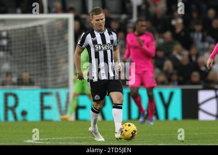 Newcastle, Großbritannien. Dezember 2023. Matt Ritchie von Newcastle United während des Premier League-Spiels zwischen Newcastle United und Fulham in St. James's Park, Newcastle am Samstag, den 16. Dezember 2023. (Foto: Robert Smith | MI News) Credit: MI News & Sport /Alamy Live News Stockfoto