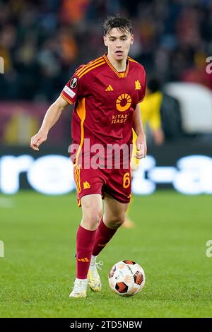 Niccolo’ Pisilli von AS Roma während des Gruppenspiels der UEFA Europa League zwischen AS Roma und FC Sheriff am 14. Dezember 2023 in Rom. Stockfoto