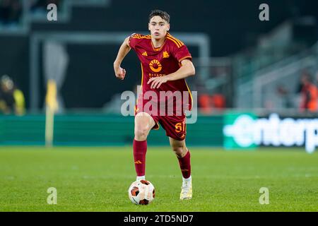 Niccolo’ Pisilli von AS Roma während des Gruppenspiels der UEFA Europa League zwischen AS Roma und FC Sheriff am 14. Dezember 2023 in Rom. Stockfoto