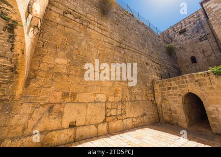 Kleine Westmauer, ein versteckter Abschnitt im muslimischen Viertel der Altstadt von Jerusalem Stockfoto
