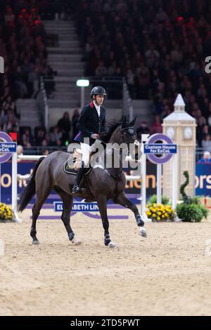 London, Großbritannien. Dezember 2023. 14 of with Imperial HBF tritt während der Agria Lifetime equine Snowflake Stakes auf der London International Horse Show am 16. Dezember 2023 in London Excel Centre, Großbritannien (Foto von Maxime David - MXIMD Pictures) Credit: MXIMD Pictures/Alamy Live News Stockfoto