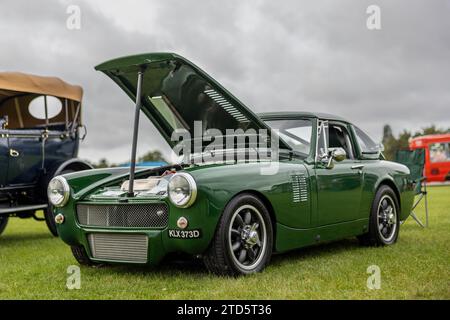 1966 MG Midget, ausgestellt auf der Race Day Airshow in Shuttleworth am 2. Oktober 2023. Stockfoto