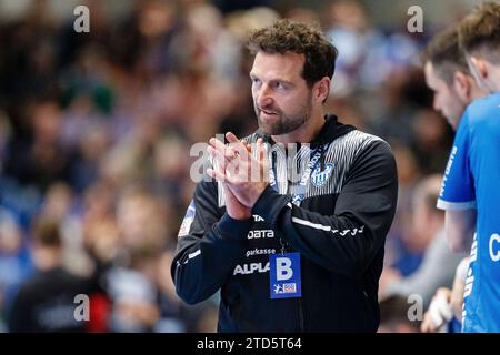 Florian Kehrmann (TBV Lemgo Lippe, Trainer) gestikuliert , Geste / Emotion GER, TBV Lemgo Lippe vs. Fuechse Berlin, Handball, 1. Bundesliga 17. Spieltag, Spielzeit 2023/2024, 16.12.2023 Foto: Eibner-Pressefoto / Jan Strohdiek Stockfoto