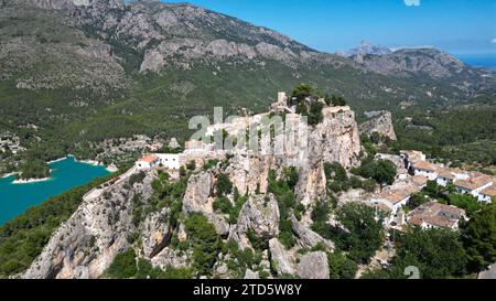 Die Burg Guadalest befindet sich in einer valencianischen Stadt Guadalest in Spanien. Stockfoto