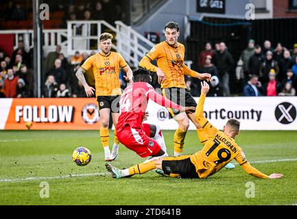 Newport, Großbritannien, 16. Dezember 2023. Arthur Gnahoua während des Sky Bet EFL League 2 Fußballspiels zwischen Newport County FC und Grimsby Town FC im Rodney Parade Stadium, Newport, UK.Credit: Jon Corken/Alamy Live News Stockfoto