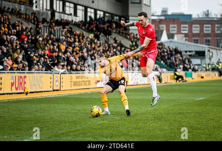 Newport, Großbritannien, 16. Dezember 2023. Toby Mullarkey während des Sky Bet EFL League 2 Fußballspiels zwischen Newport County FC und Grimsby Town FC im Rodney Parade Stadium, Newport, UK.Credit: Jon Corken/Alamy Live News Stockfoto