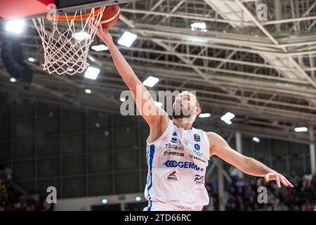 Miro Bilan (Germani Brescia) während des UNAHOTELS Reggio Emilia vs Germani Brescia, italienisches Basketball-Spiel der Serie A in Reggio Emilia, Italien, 17. Dezember 2023 Stockfoto