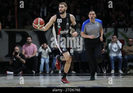 Isaia Cordinier (Segafredo Virtus Bologna) während des LBA-Basketball-Meisterschaftsspiels Segafredo Virtus Bologna gegen Umana Reyer Venezia in der Segafredo Arena, Bologna, Italien, 16. Dezember 2023 - Foto: Michele Nucci Stockfoto