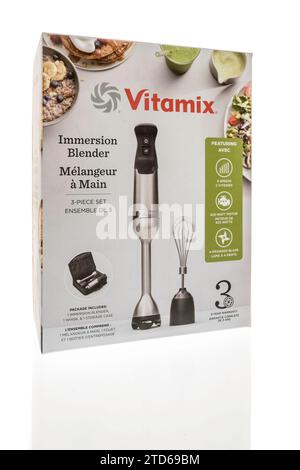 Winneconne, WI - 2. Dezember 2023: Ein Paket mit Vitamix Eintauchmixer auf isoliertem Hintergrund Stockfoto