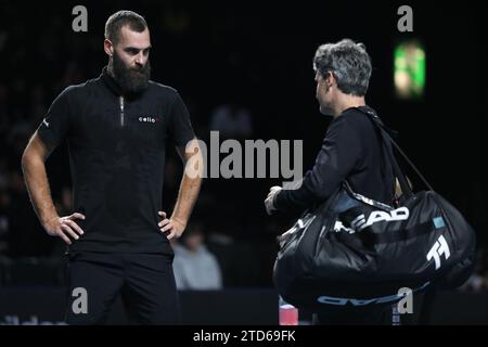 London Docklands, Großbritannien. Dezember 2023. London, Vereinigtes Königreich am 16. Dezember 2023. Benoit 'The Rebel' Paire nach seinem Spiel gegen Andrey 'Rublo' Rublev während der UTS London Tennis im Excel Centre, London Docklands, Großbritannien am 16. Dezember 2023. Foto von Joshua Smith. Nur redaktionelle Verwendung, Lizenz für kommerzielle Nutzung erforderlich. Keine Verwendung bei Wetten, Spielen oder Publikationen eines einzelnen Clubs/einer Liga/eines Spielers. Quelle: UK Sports Pics Ltd/Alamy Live News Stockfoto