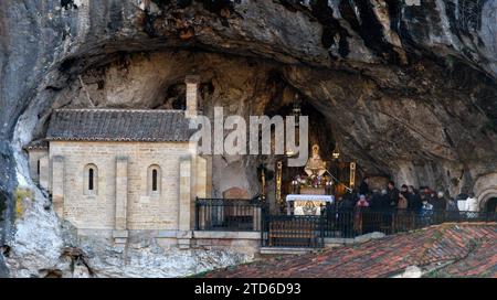 Madrid 09-20-2014 Seen von Covadonga in den Picos de Europa auf dem Bild die Basilika Grotte der Jungfrau und Denkmal für Don Pelayo Foto Jaime Garcia Archdc. Quelle: Album / Archivo ABC / Jaime García Stockfoto