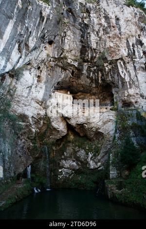 Madrid 09-20-2014 Seen von Covadonga in den Picos de Europa auf dem Bild die Basilika Grotte der Jungfrau und Denkmal für Don Pelayo Foto Jaime Garcia Archdc. Quelle: Album / Archivo ABC / Jaime García Stockfoto