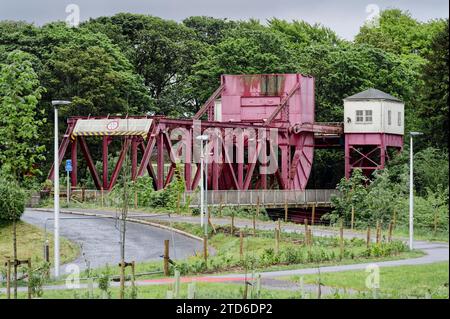 Die Bascule Road Bridge in Renfrew über den White Cart River Stockfoto