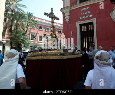 28.05.2011. Sevilla. Mai Kreuz der Bruderschaft von El Salvador Verarbeitung durch die Cales del Centro. Gogo Lobato Fotos. Archsev. gogo-Jungtier. Quelle: Album / Archivo ABC / Gogo Lobato Stockfoto