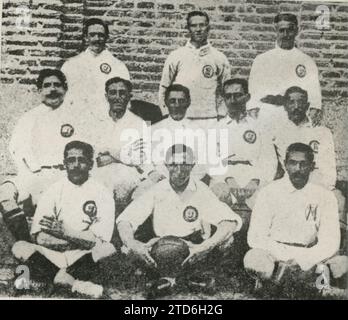 Real Madrid gewann 1906 den zweiten Titel. Von links nach rechts: Berraondo, Alcalde, J. Yarza, Parages, Prast, Alonso, Revuelto, A. Giralt, Manuel Yarza, Normand und J. Giralt. Quelle: Album/Archivo ABC Stockfoto