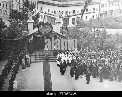 09/30/1910. Der Kaiser von Österreich Ungarn in Mariazell, Franz Joseph I., grüßt eine Tochter eines Waldrangers. Quelle: Album/Archivo ABC/Charles Trampus Stockfoto