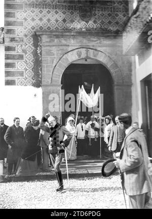 08/31/1909. Der König in Andalusien. Seine Majestät Don Alfonso XIII. Verließ die Barrios-Kirche. Quelle: Album / Archivo ABC / Francisco Goñi Stockfoto