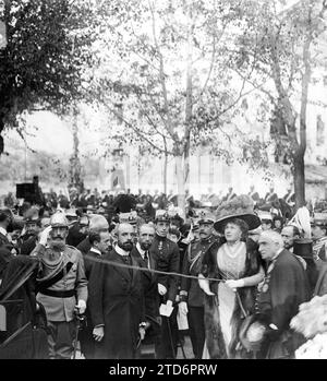 10/28/1908. Die Könige in Saragossa. Die Königin entdeckt das Denkmal für Agustina Zaragoza am Nachmittag vorgestern. Quelle: Album / Archivo ABC / Francisco Goñi Stockfoto