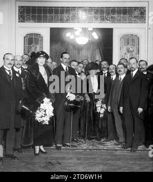 10/01/1922. Madrid. Im West Park. Einen Kranz am Denkmal für Dr. Rubio, Gründer des Instituts, das seinen Familiennamen trägt, nach der Eröffnung des Kurses im besagten Zentrum. Quelle: Album / Archivo ABC / José Zegri Stockfoto