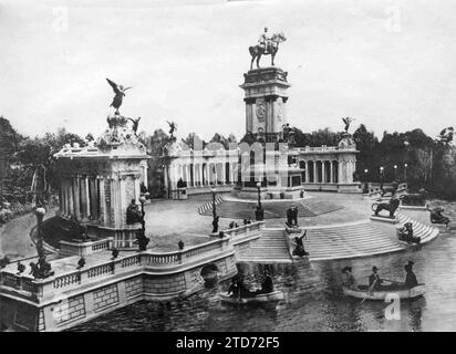 Madrid, 1920 (CA.). Pensionspark. Neben dem Teich befindet sich das Denkmal für Alfonso XII Der Architekt José Grasés Riera leitete das Projekt, an dem Benlliure, Miguel Blay und Mateo Inurria, neben anderen großen Künstlern unseres Landes, arbeiteten. Quelle: Album / Archivo ABC / Carlos Sarthou Carreres Stockfoto