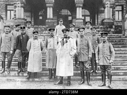 04/30/1918. In der deutschen Zentrale. Marschall Hindenburg (1) mit Generälen Ludendorf (2) und Hoffmann (3) und seinem Generalstab. Quelle: Album/Archivo ABC Stockfoto