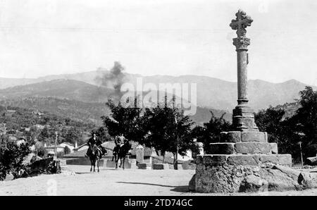 Ávila, August 1928. Die symbolischen Steinkreuze. Quelle: Album / Archivo ABC / Mayoral Encinar Stockfoto